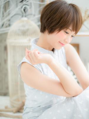 大人可愛いくすみカラー小顔ショートマッシュ ヘルシースタイル 大人可愛いくすみカラー小顔ショートマッシュ ヘルシースタイル