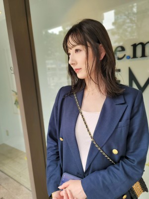 透明感カラー×外ハネスタイル