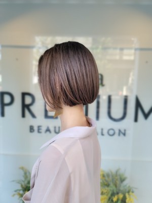切りっぱなしショートボブ