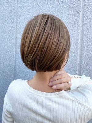 ベージュ　ミニボブ　切りっぱなし
