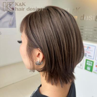 ベージュ