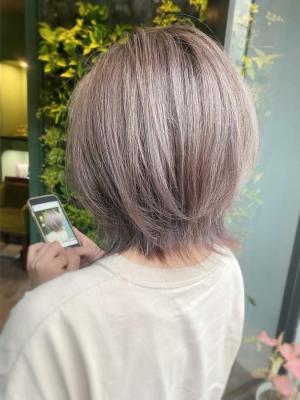 30代40代50代ウルフレイヤー白髪ぼかしハイライト 30代40代50代ウルフレイヤー白髪ぼかしハイライトのイメージ画像