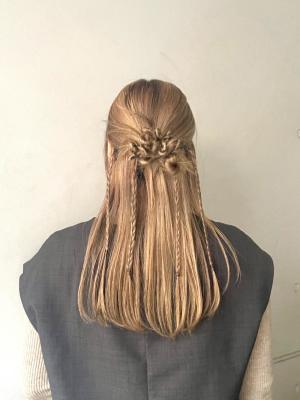 アンニュイ　ハーフアップ　横浜ヘアアレンジ　ドレスヘア
