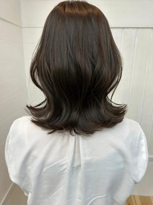 髪質改善トリートメント艶髪グレージュくびれミディアムのイメージ画像