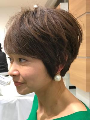 30代40代　大人ショート　丸み　艶感　ブラウンベージュ