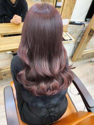 レイヤーロングピンクグレーベージュアッシュ前髪パーマのイメージ画像