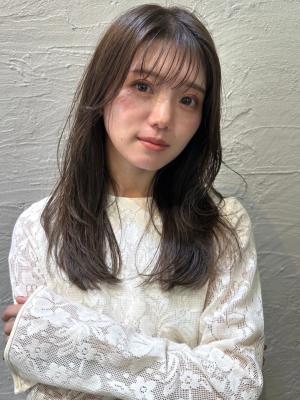 透明感カラー　アッシュブラウン　顔回りレイヤー　ツヤ髪