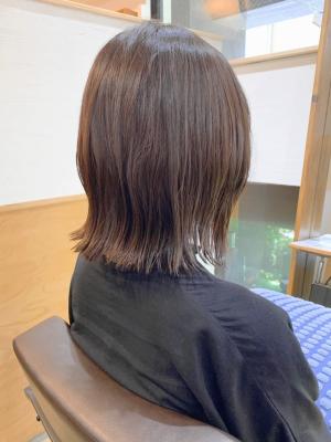 20代30代　外ハネ　艶カラー　ブラウンカラー　ミディアム