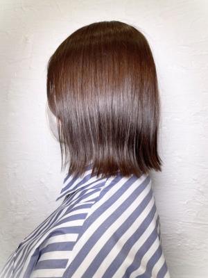 外ハネボブ　艶カラー　ブラウンカラー　切りっぱなしボブ