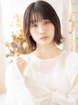 グレージュアッシュ前下がり切りっぱなしボブ　ボブパーマ