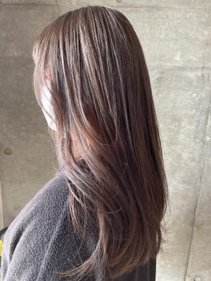 ミルクティーグレージュ　ライトブリーチ　ストレート　髪質改善のイメージ画像