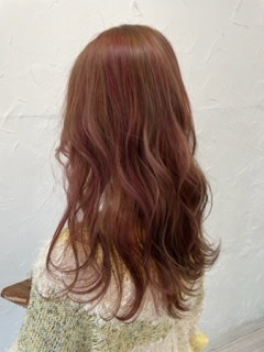 チェリーピンク暖色系カラーレイヤーカット韓国くびれヘア