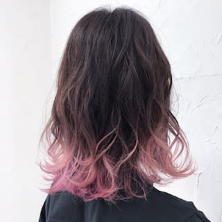 ピンクグラデーションカラー透明感カラー韓国くびれヘア