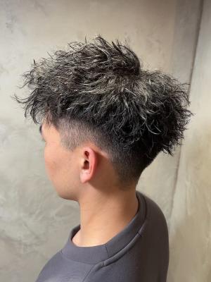 ツイストスパイラルパーマ　黒髪　刈り上げのイメージ画像