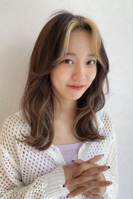  魅力的な韓国風センターパート前髪フェイスフレーミングインナのイメージ画像