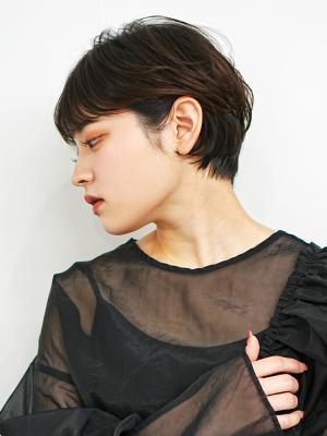 くびれが可愛い大人ショート