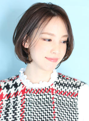 大人イメチェンレッドブラウン似合わせカットハッシュカット