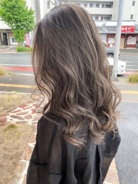 ミルクティーアッシュベージュ 艶髪春カラー×ニュアンスカラーのイメージ画像
