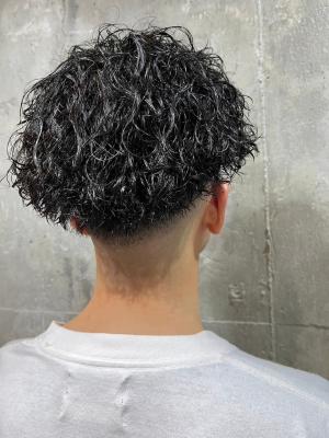 波巻　ツイストスパイラル　束感　センターパート　黒髪のイメージ画像