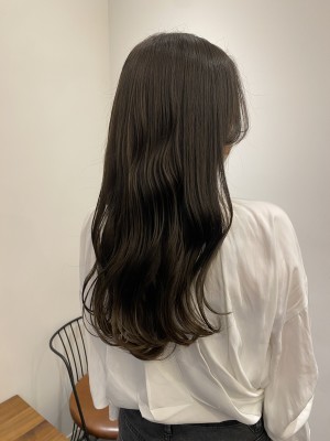 池袋　イルミナカラー　髪質改善　ロングヘア　オリーブベージュのイメージ画像