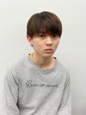 ナチュラルマッシュシースルーニュアンスセンターパート刈り上げ ナチュラルマッシュシースルーニュアンスセンターパート刈り上げ