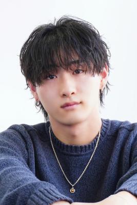 メンズヘア整形スパイラルパーマ波巻きツイストメンズパーマ髪型 メンズヘア整形スパイラルパーマ波巻きツイストメンズパーマ髪型のイメージ画像