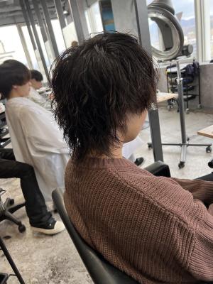 メンズヘア整形スパイラルパーマ波巻きツイストメンズパーマ髪型 メンズヘア整形スパイラルパーマ波巻きツイストメンズパーマ髪型のイメージ画像