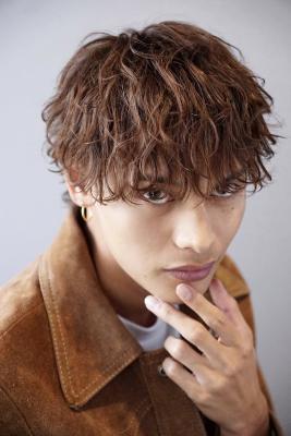 メンズヘア整形スパイラルパーマ波巻きツイストメンズパーマ髪型 メンズヘア整形スパイラルパーマ波巻きツイストメンズパーマ髪型