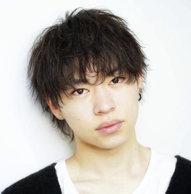 メンズヘア整形スパイラルパーマ波巻きツイストメンズパーマ髪型 メンズヘア整形スパイラルパーマ波巻きツイストメンズパーマ髪型のイメージ画像