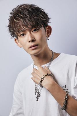 メンズヘア整形スパイラルパーマ波巻きツイストメンズパーマ髪型 メンズヘア整形スパイラルパーマ波巻きツイストメンズパーマ髪型