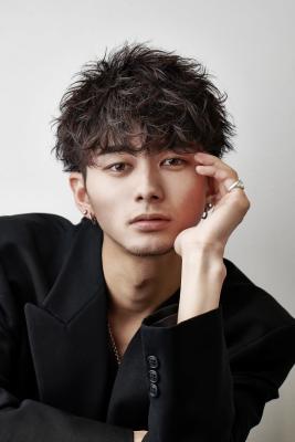 メンズヘア整形スパイラルパーマ波巻きツイストメンズパーマ髪型 メンズヘア整形スパイラルパーマ波巻きツイストメンズパーマ髪型