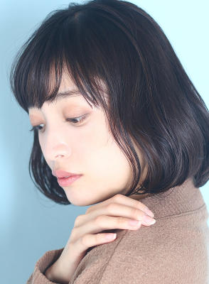 大人小顔美髪イメチェンピンクブラウン切りっぱなしボブ