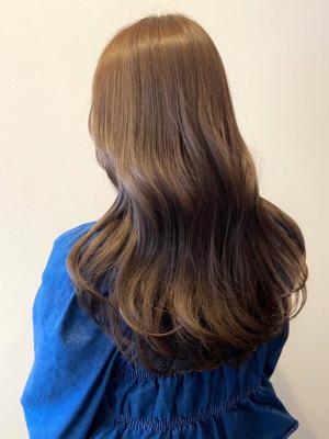 艶カラー　透明感　ベージュカラー　ロングヘア　髪質改善のイメージ画像