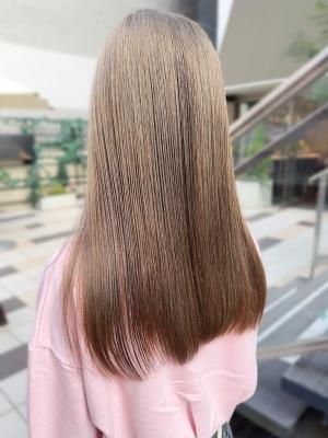【pignon】髪質改善　ストレート　ハイトーンカラー　艶感のイメージ画像