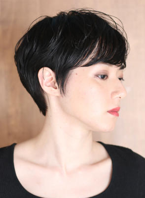 小顔美髪イメチェンピンクブラウン切りっぱなしボブショート
