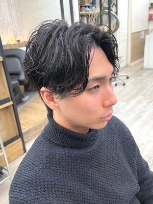 ハイライトマッシュパーマイメチェン黒髪メンズカット渋谷のイメージ画像
