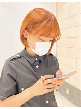 くびレイヤーエモージュデザインカラーシルキーベージュミディ