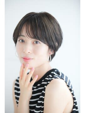 大人ガーリー３０代４０代くびれショートボブ丸みハンサム