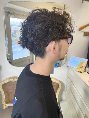 刈り上げツイストスパイラル黒髪パーマ男子ボリュームアップのイメージ画像