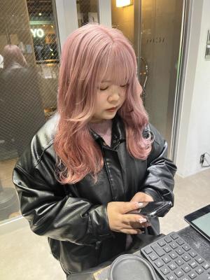 切りっぱなしボブ ピンクベージュ ミルクティーベージュ 切りっぱなしボブ ピンクベージュ ミルクティーベージュのイメージ画像