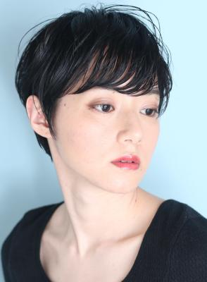 黒髪小顔美髪シアカラーカールショートセミディ姫カットのイメージ画像