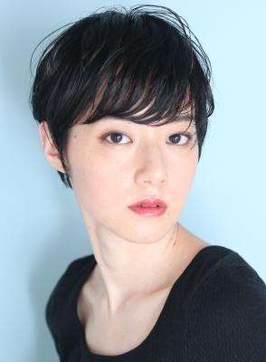 黒髪小顔美髪シアカラーカールショートセミディ姫カットのイメージ画像