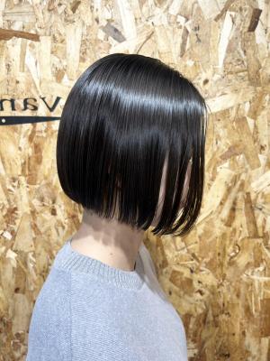 『艶とシルエット』髪質改善/ミニグラボブスタイルのイメージ画像