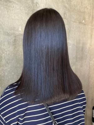 ナチュラルグレー　ミディアム　艶髪ロング　ストレートヘアのイメージ画像