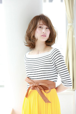 抜け感ミディアムボブ