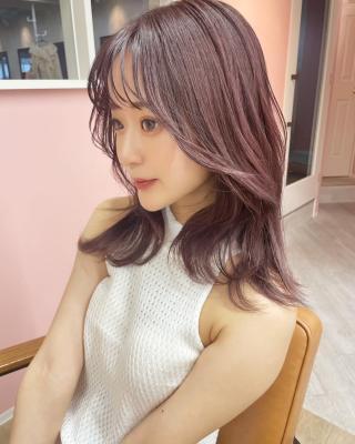 ピンクグレージュ×韓国風顔まわりレイヤーカットのイメージ画像