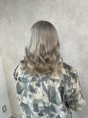 miu　ブリーチ2〜3回でホワイトシルバー