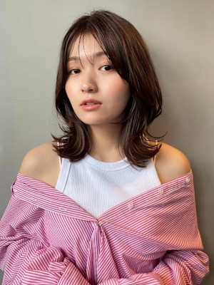 くびれてハネるレイヤーミディアム/レイヤーカット/くびれヘア