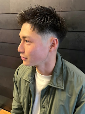 刈り上げ　スパイキーショート　ツーブロック　アップバング