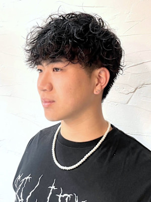 スパイラルパーマ　ツーブロックマッシュ　ダウンパーマ